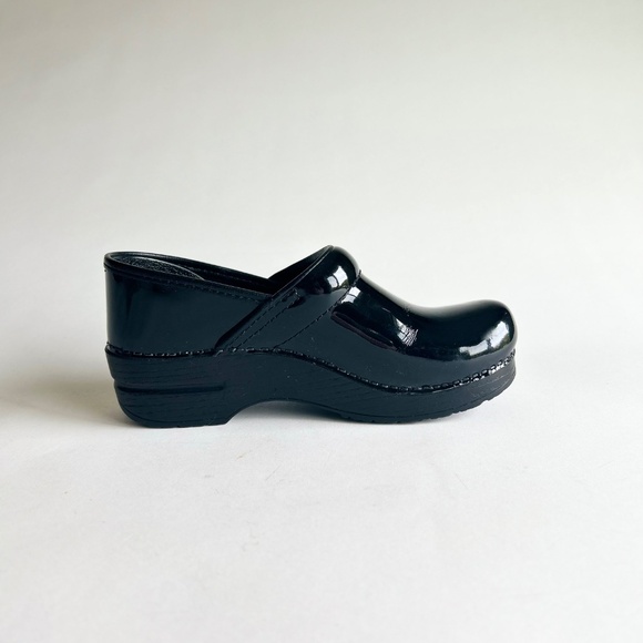 Dansko Black Patent Leather Clogs size EUR 38, US 7.5 - Picture 3 of 16